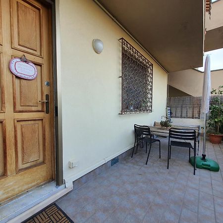 La Casetta Di Silvia Mommio Exterior photo