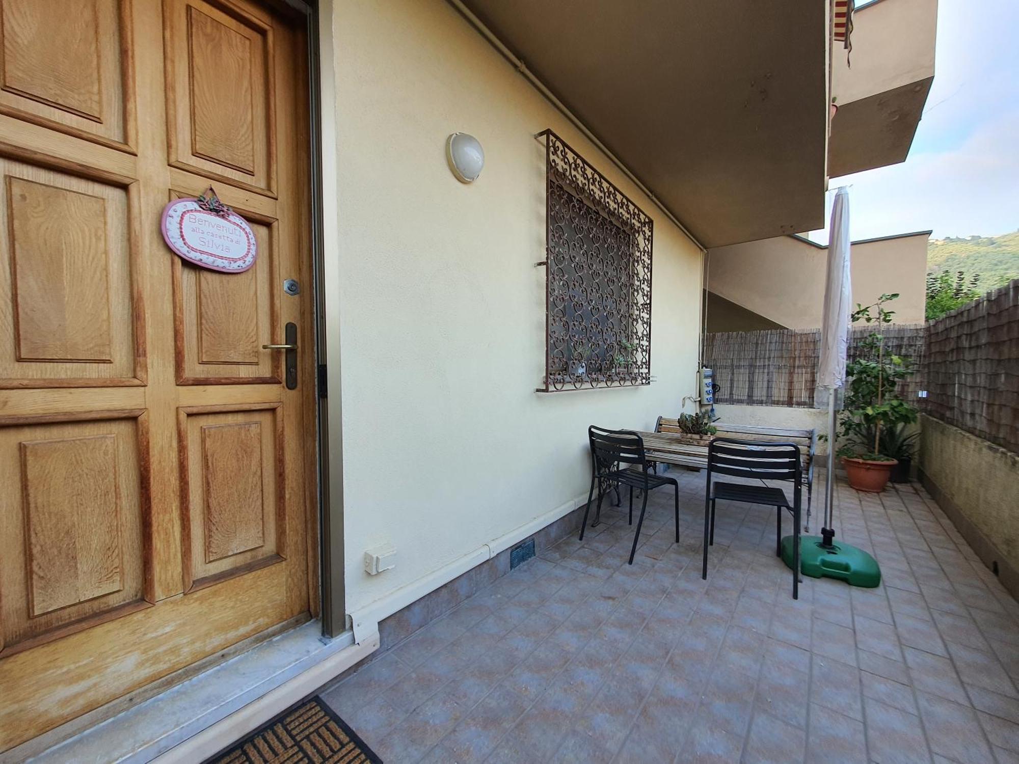 La Casetta Di Silvia Mommio Exterior photo